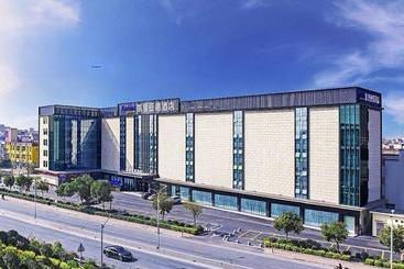 בית מלון כפרי Kyriad Marvelous