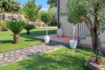 تختخواب و صبحانه Sotto L Eremo