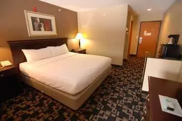 בית מלון כפרי Express Suites Riverport Inn & Suites