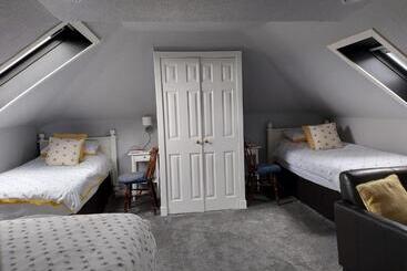 Langside Bed And Breakfast