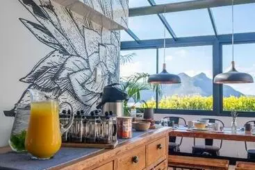 Majatalo Hout & About Guest House