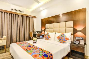 Отель Fab Urban Court