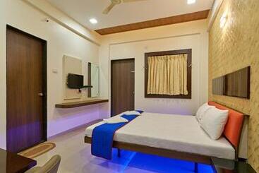 בית מלון כפרי Ganeshratna Executive