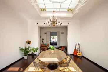 تختخواب و صبحانه Osti