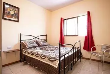 Flor De Katty Hostel Airport