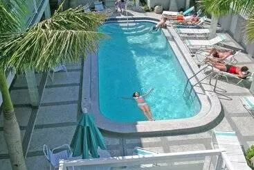 아파트 Camelot Beach Suites