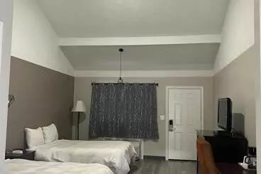 Captain's Lodge Motel