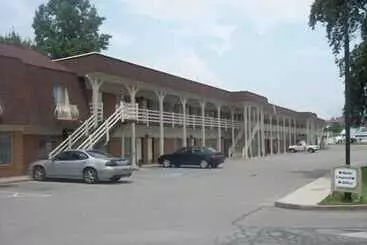 בית מלון כפרי Budget Host Westgate Inn