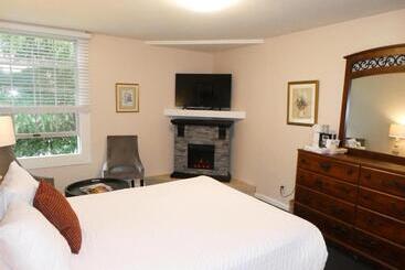 酒店 Carmel Fireplace Inn