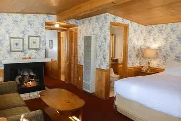 ホテル Carmel Fireplace Inn