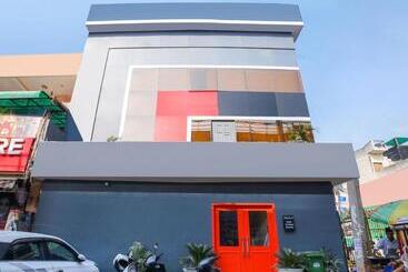 Super Hotel O Nawada Metro