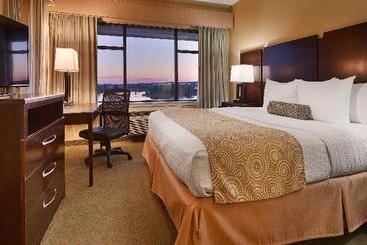 هتل Best Western Plus Coastline Inn