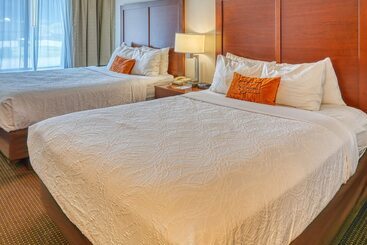 فندق Yellowstone River Inn & Suites