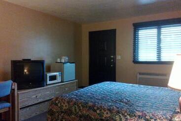 Motel Colonial Inn Mercer Grove City