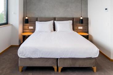 هتل آپارتمان Korpa Deli Rooms