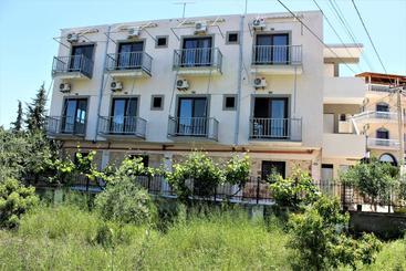 Oleva Studio S & Apartment