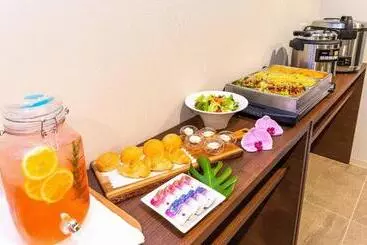 Otel Yenns Marina Inn Mercy