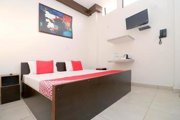 هتل Oyo 24903 Grand Trunk Inn