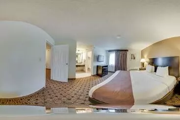 ホテル Coratel Plus Suites Wichita West Airport