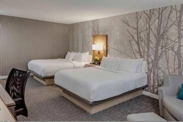 هتل Courtyard By Marriott Portsmouth