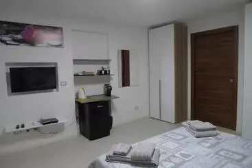 Pensiune Villaggio Est Affittacamere