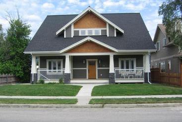 Panzió Fitzhugh House Guest Accomodation