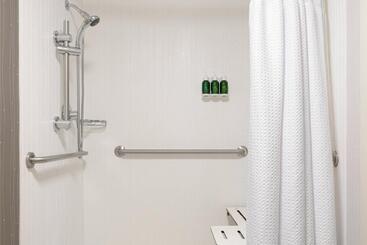 هتل Courtyard By Marriott Lynchburg