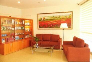 호텔 7days Inn Shanghai South Xizang Road Subway Station