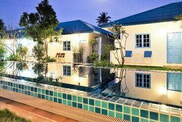 Отель March Samui Resort