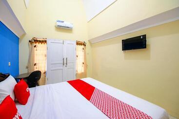 בית מלון כפרי Oyo 1643 Grand Monica