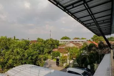 Hotelli Oyo 1784 Hj. Aniek Residence