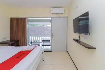 Hotel Reddoorz At Cbr Residence Blimbing