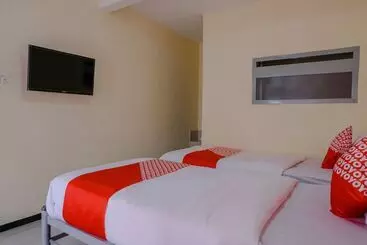 Hotel Reddoorz At Cbr Residence Blimbing