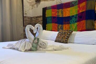 پانسیون Hostal Avenida Andalucia   Solo Adultos