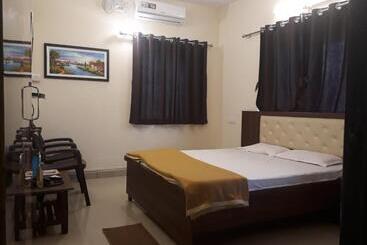 Pensió Maharaja Family Guest House