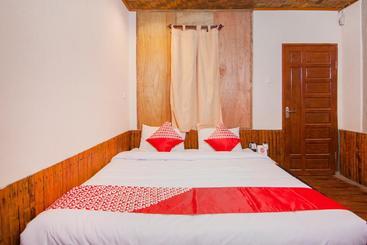 Hotel Oyo 1543 Sibayak Ncole