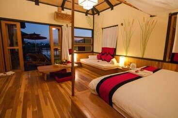 هتل Inle Heritage Stilt House