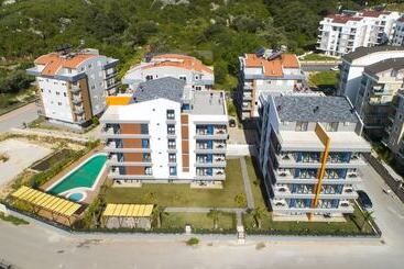 آپارتمانهای توریستها Mene Suites