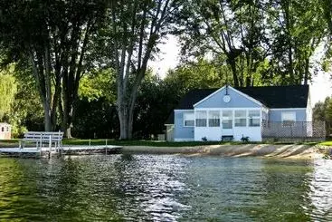 コテージ On Pointe Lakefront Resort