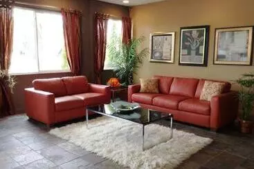 בית מלון כפרי Court Plaza Inn & Suites Of Mackinaw