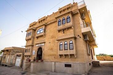 Retkeilymaja Ozaki Heritage