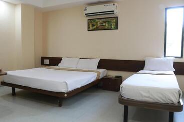 هاستل Yash Executive