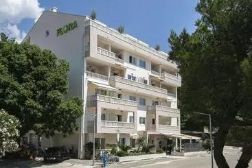 Aparthotel Flora