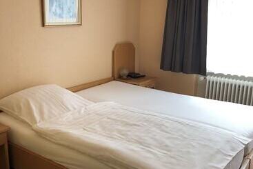 فندق فئة نجمة واحدة Landgasthaus Zur Linde