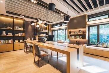 Atour Hotel Heilongjiang Middle Road Qingdao