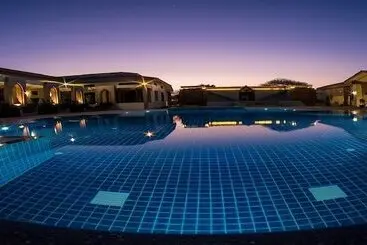 Hotelli Lustre Bagan Resort