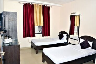 هتل Goroomgo Pradeep Palace Gorakhpur