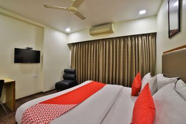 Hotel The Emerald By Oyo Rooms
