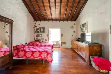 Pension Flatguest La Casona Roja