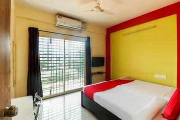 Hotell Oyo 62703 Surya Suites